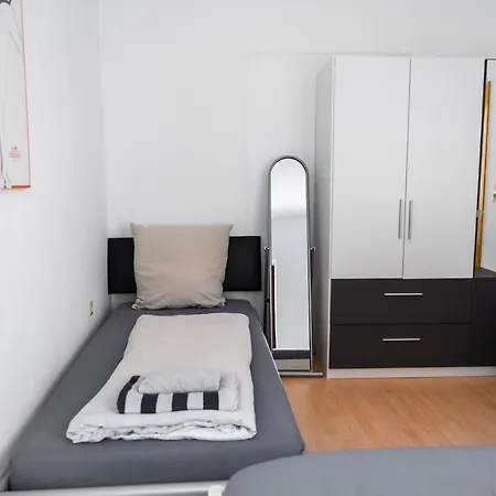 70 M² Innenstadt Monteurwohnung Max. 5 Personen *