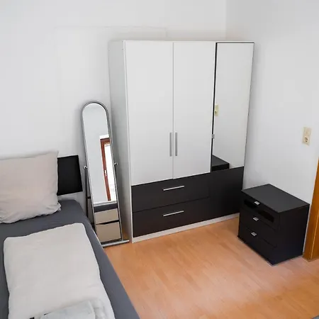 70 M² Innenstadt Monteurwohnung Max. 5 Personen Alzey