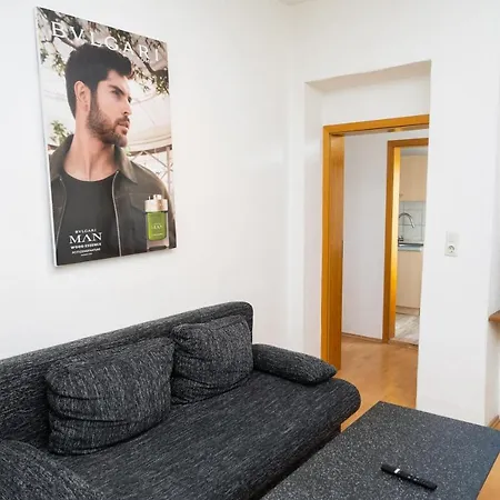 70 M² Innenstadt Monteurwohnung Max. 5 Personen