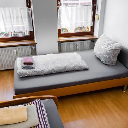 70 M² Innenstadt Monteurwohnung Max. 5 Personen