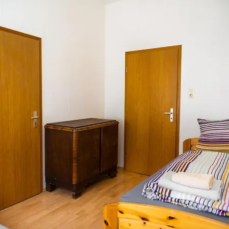 70 M² Innenstadt Monteurwohnung Max. 5 Personen Apartment