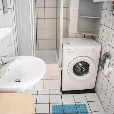 70 M² Innenstadt Monteurwohnung Max. 5 Personen