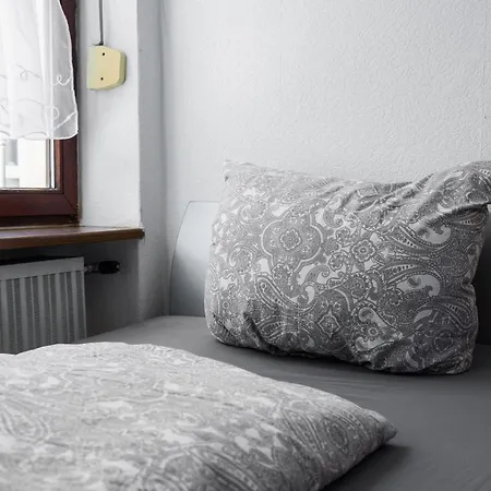 Apartment 70 M² Innenstadt Monteurwohnung Max. 5 Personen Alzey