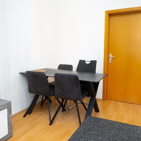 70 M² Innenstadt Monteurwohnung Max. 5 Personen Apartment Alzey