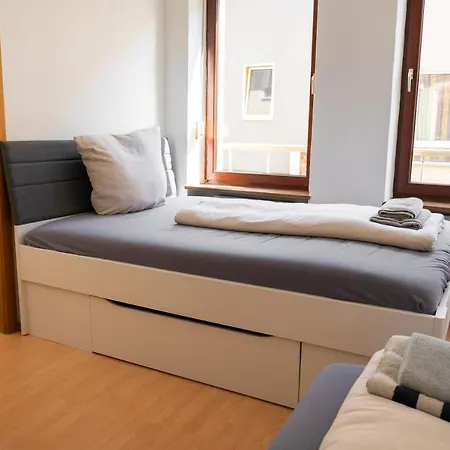 70 M² Innenstadt Monteurwohnung Max. 5 Personen * Alzey