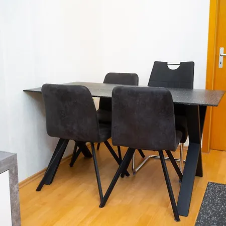 70 M² Innenstadt Monteurwohnung Max. 5 Personen Apartment *