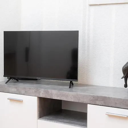70 M² Innenstadt Monteurwohnung Max. 5 Personen *