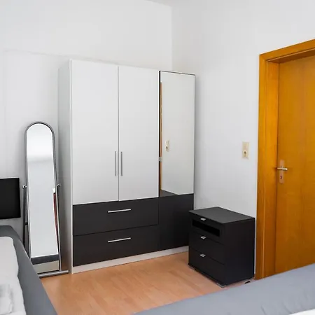 70 M² Innenstadt Monteurwohnung Max. 5 Personen *