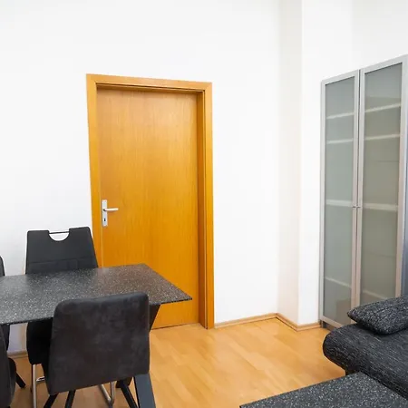 70 M² Innenstadt Monteurwohnung Max. 5 Personen