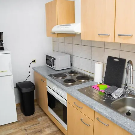70 M² Innenstadt Monteurwohnung Max. 5 Personen * Alzey