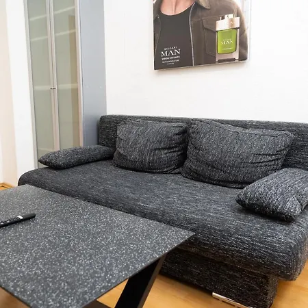 70 M² Innenstadt Monteurwohnung Max. 5 Personen Apartment